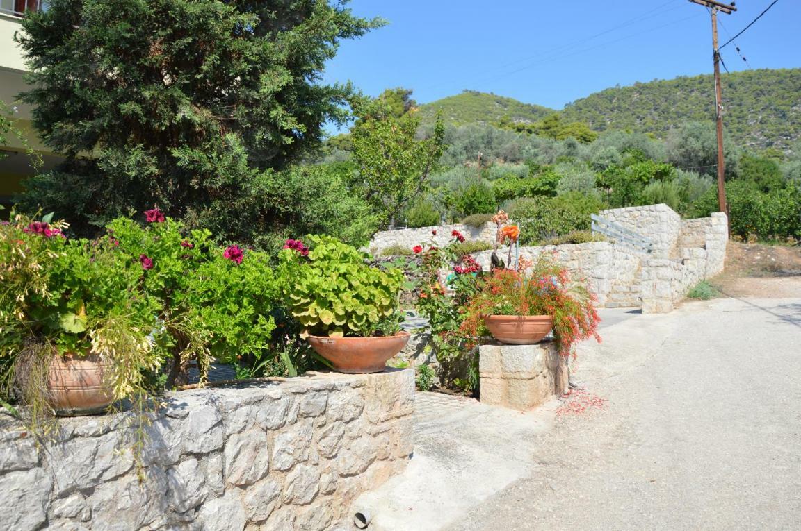 Spiti Portokali Lägenhet Epidaurus Exteriör bild